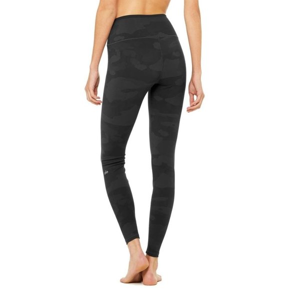 ALO Vapor High Waist Capri Crop Leggings Camouflage Print XX-Small (00-0) NEW - Picture 4 of 12